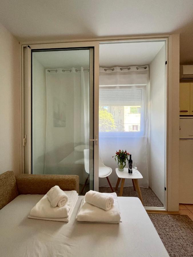 Place Apartament *